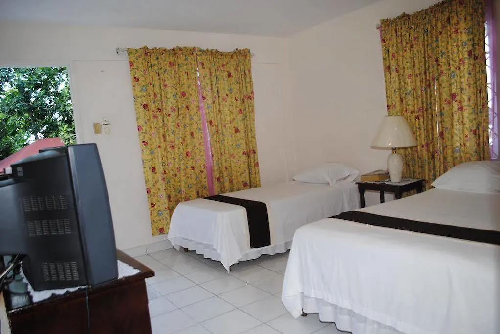 Palm Bay Guest House & Restaurant Montego Bay Giamaica